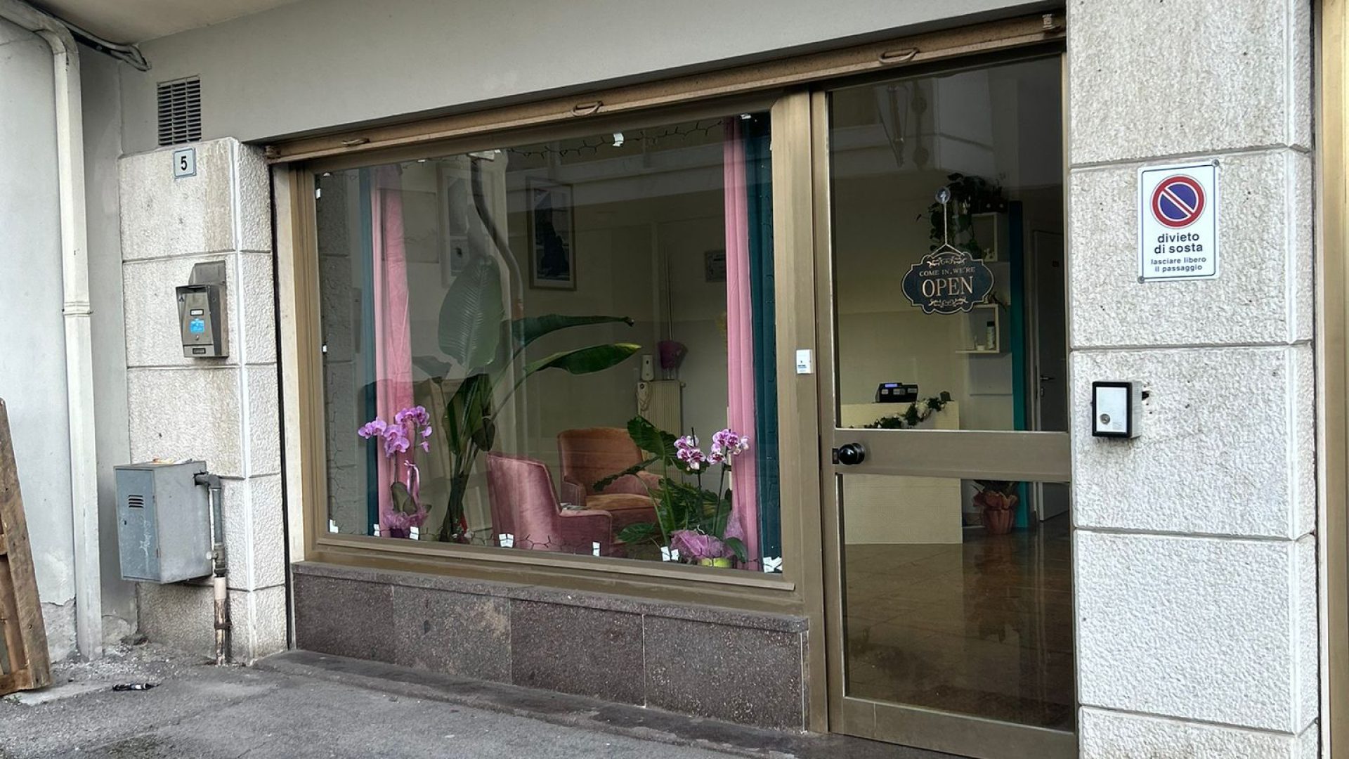 negozio centrale a feltre con due stanze (1)