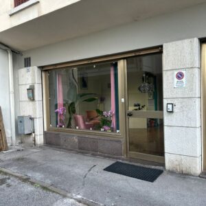 Negozio Centrale in Affitto a Feltre con Due Stanze e Nessuna Spesa Condominiale