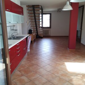 Elegante Duplex in Centro a Feltre con Ampio Terrazzo e Doppio Garage